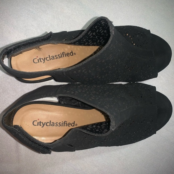 Super Cute Ankle Velcro Strap-On Heeled Booties! - Picture 4 of 7